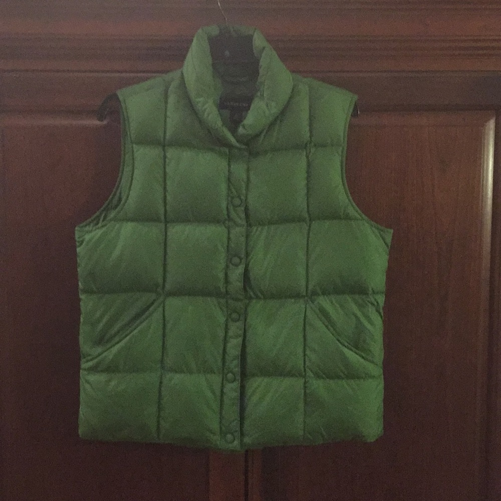 Women’s Land’s End down Vest. Size small